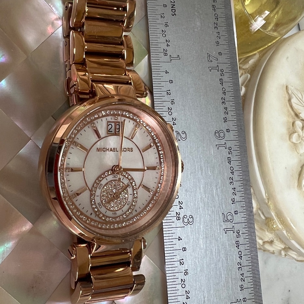 Michael Kors Rose Gold Watch - Picture 7 of 7